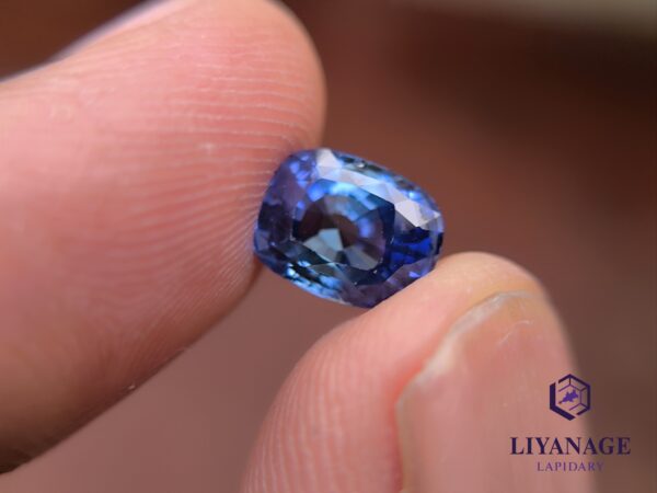 Ceylon blue sapphire - Image 9