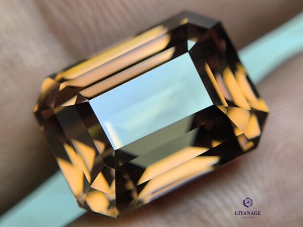 Natural zircon - Image 3