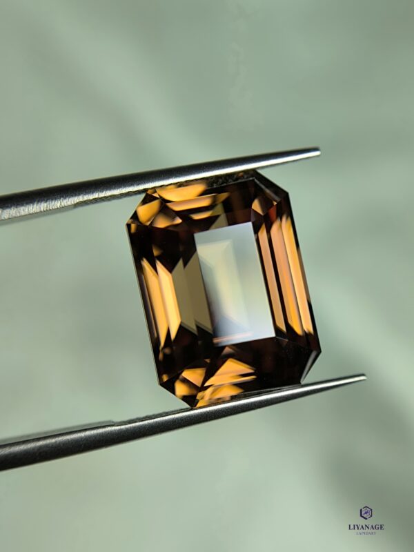 Natural zircon - Image 5