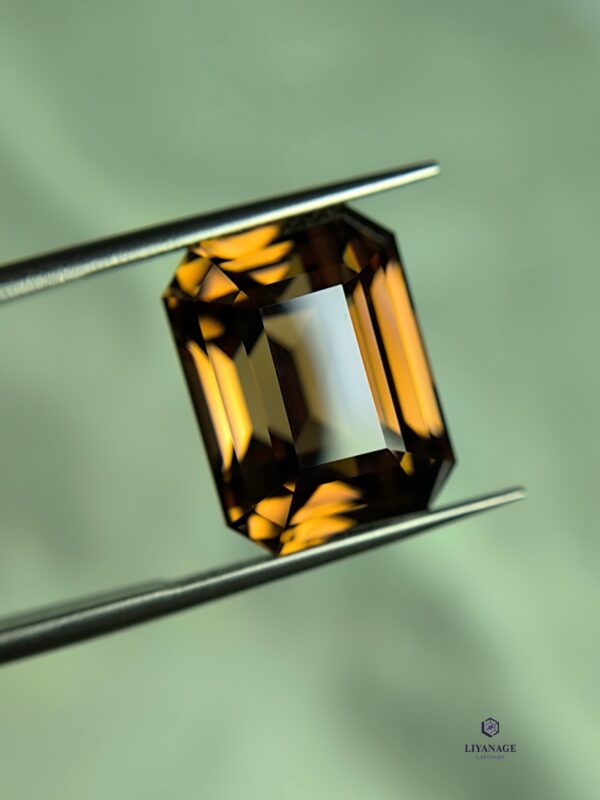 Natural zircon - Image 6