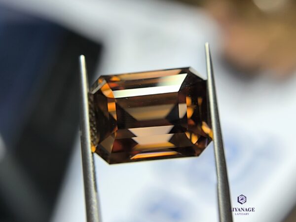Natural zircon - Image 9