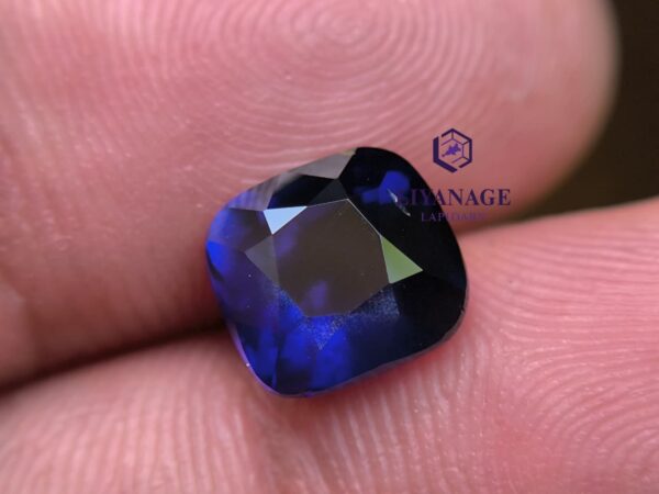 Ceylon Natural Royal Blue Sapphire - Image 4
