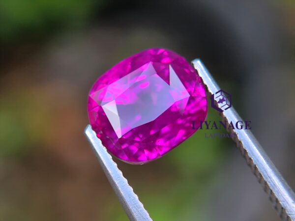 Unheated hot pink sapphire - Image 2