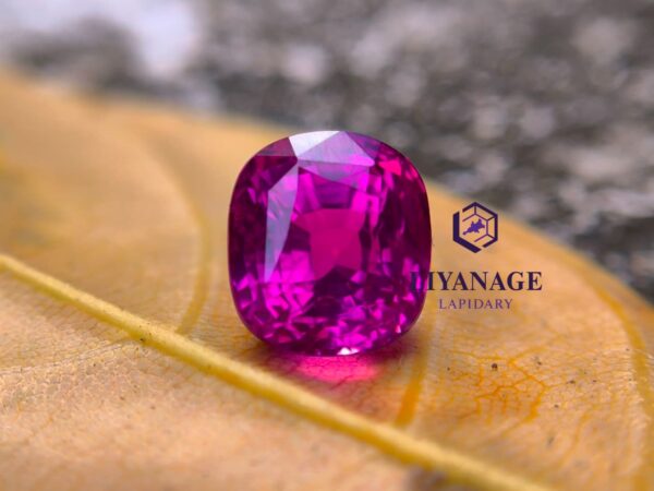 Unheated hot pink sapphire - Image 3