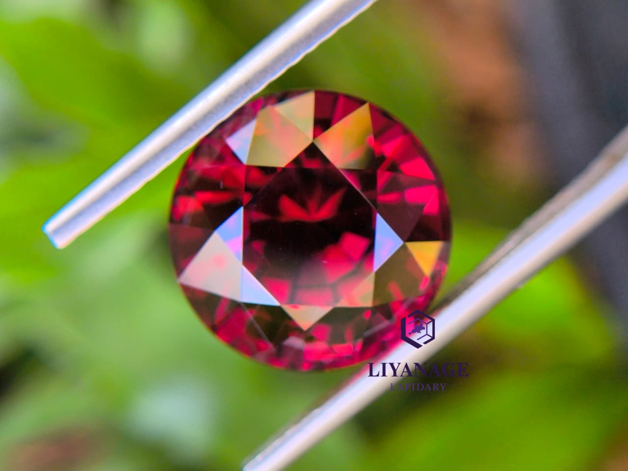 Natural Pyrope–Almandite Garnet 7.80 ct – Orangy Red Round Cut from Ratnapura Sri Lanka