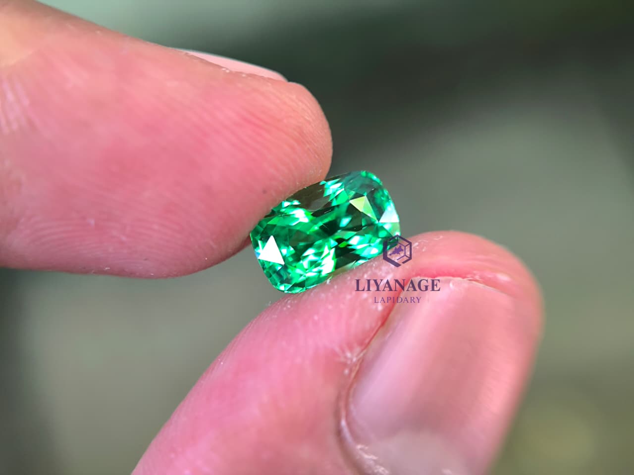 2.00 ct Natural Tsavorite Garnet Cushion Cut from Tanzania - Image 9
